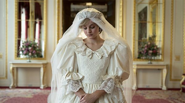 揭露 Netflix 神劇《王冠》第四季幕後製作，用特效打造 80 年代場景