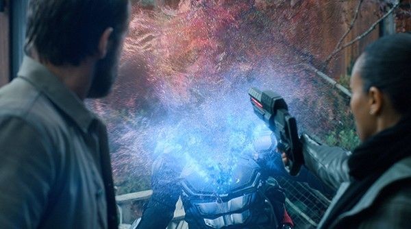 打造超炫「光劍」脈衝效果，利用全 CG 建置森林與高科技實驗室，一窺 Netflix 電影《超時空亞當計畫》幕後製作