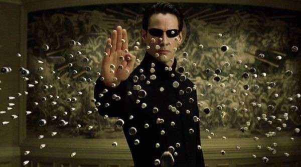 基努李維聊 Deepfake 與 AI，直呼：「人們寧可付錢買藝術，也不肯付錢給藝術家，因為藝術家很麻煩。」