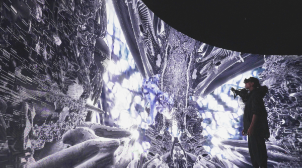 台灣藝術家知覺野人於美國 SIGGRAPH 2024 展現台灣科技藝術實力，透過先進跨域整合，創造前衛的沉浸式劇場體驗