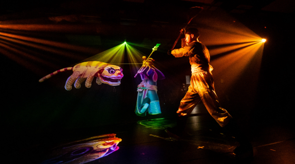 動態捕捉結合全息投影打造未來布袋戲《功名掌上尋》，虛實交錯拓展經典文本詮釋空間