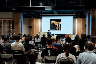 「AI 不是一個科技命題，而是文化命題。」跨領域藝術家透過自身視角，探討人工智慧對藝術創作的潛力與挑戰