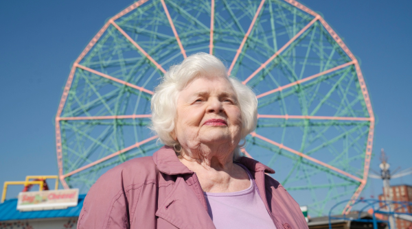 金馬影展17部名導巨星強片閃耀！《宿怨》、《仲夏魘》名導亞瑞阿斯特攜新作來台，達頓兄弟獻映坎城最佳劇本《媽媽未成年》，伊莎貝雨蓓、喬治克隆尼、茱蒂佛斯特、布蘭登費雪、伊森霍克巨星爭馳