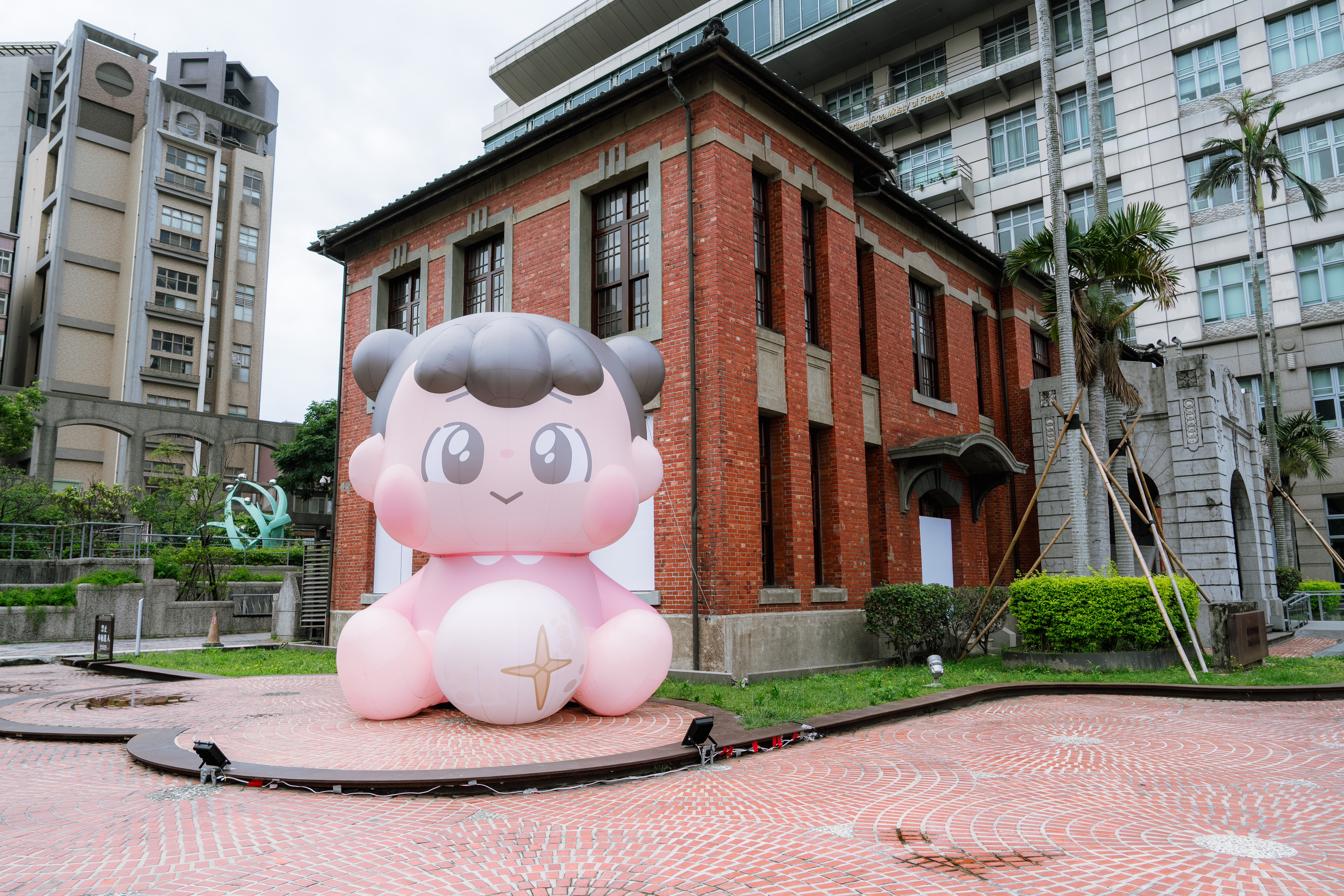 新竹市美術館 _ 啾啾妹