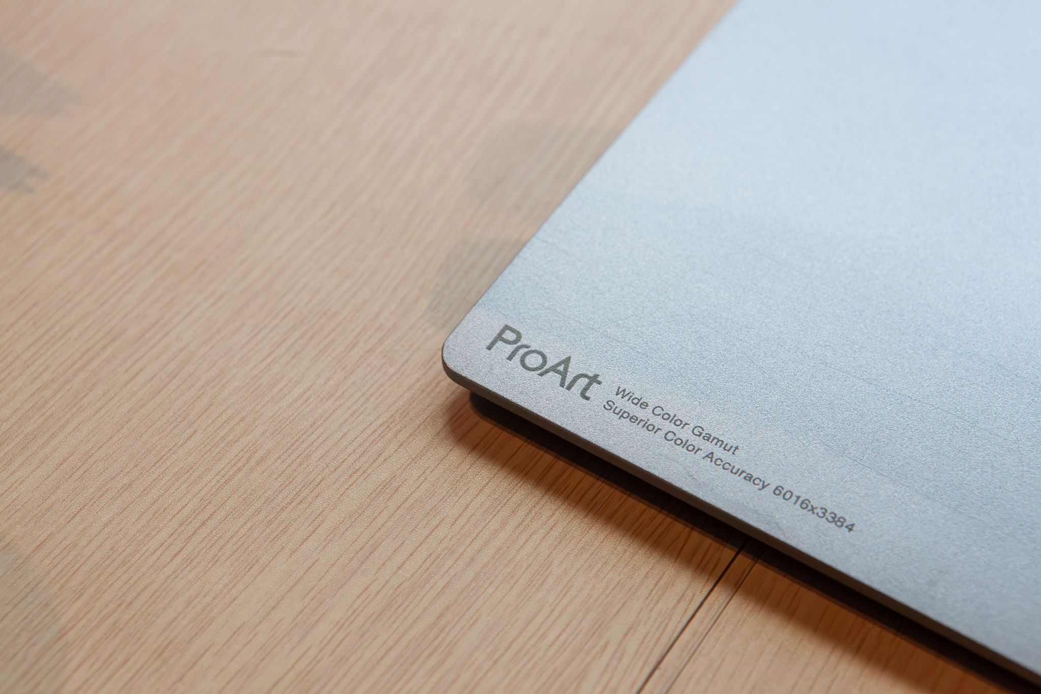 ProArt Display PA32QCV 是專為內容創作者設計的 6K HDR 螢幕。